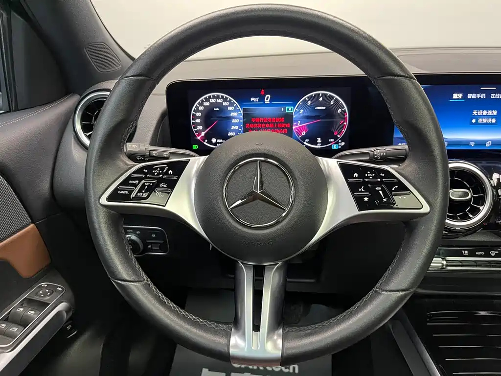 MERCEDES BENZ GLB 2024