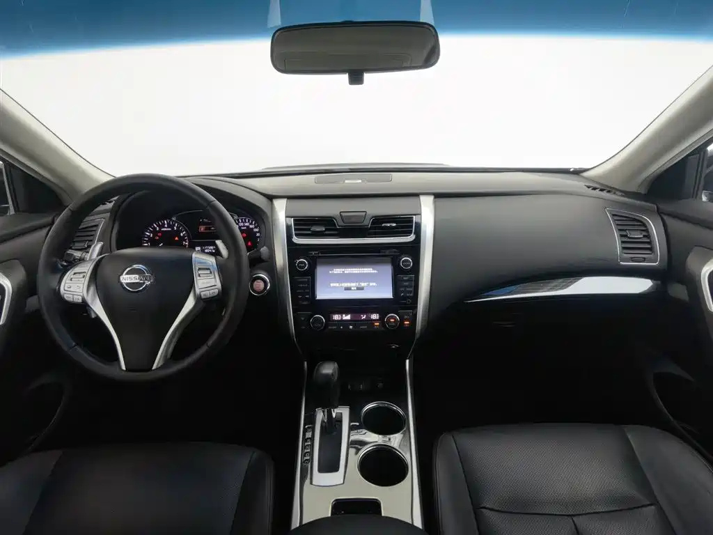 NISSAN TEANA 2016
