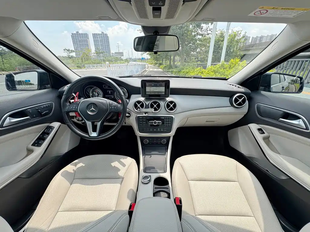 MERCEDES BENZ GLA 2015