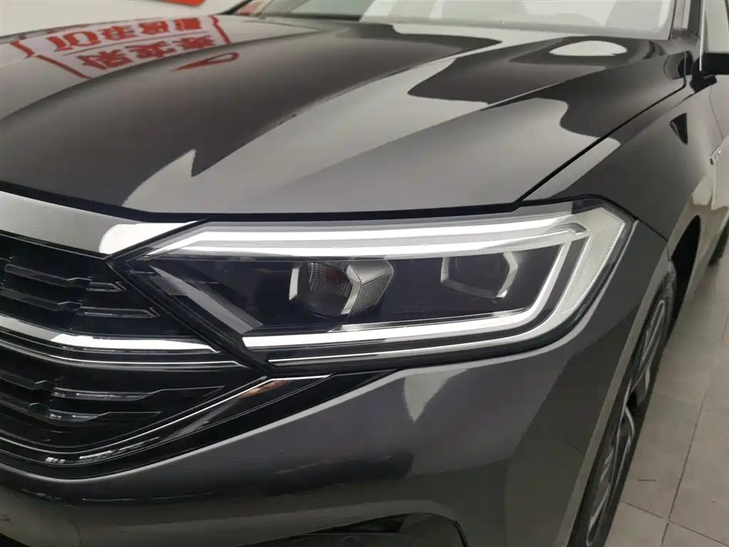 VOLKSWAGEN SAGITAR 2022