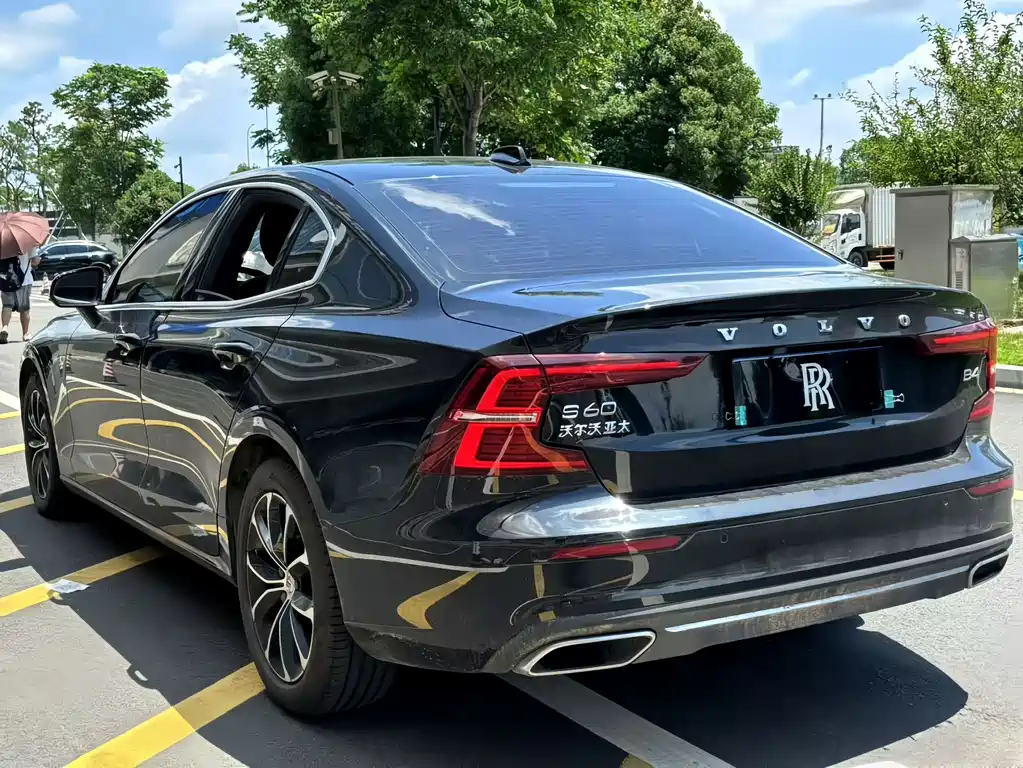 VOLVO S60 2022