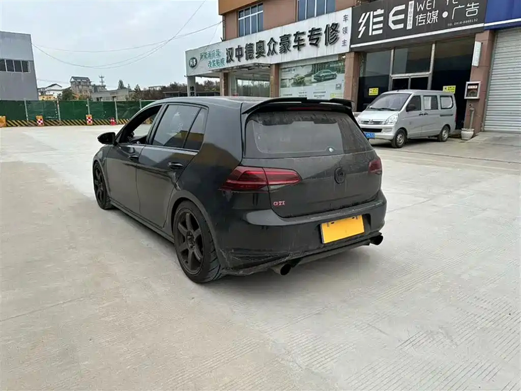 VOLKSWAGEN GOLF GTI 2016