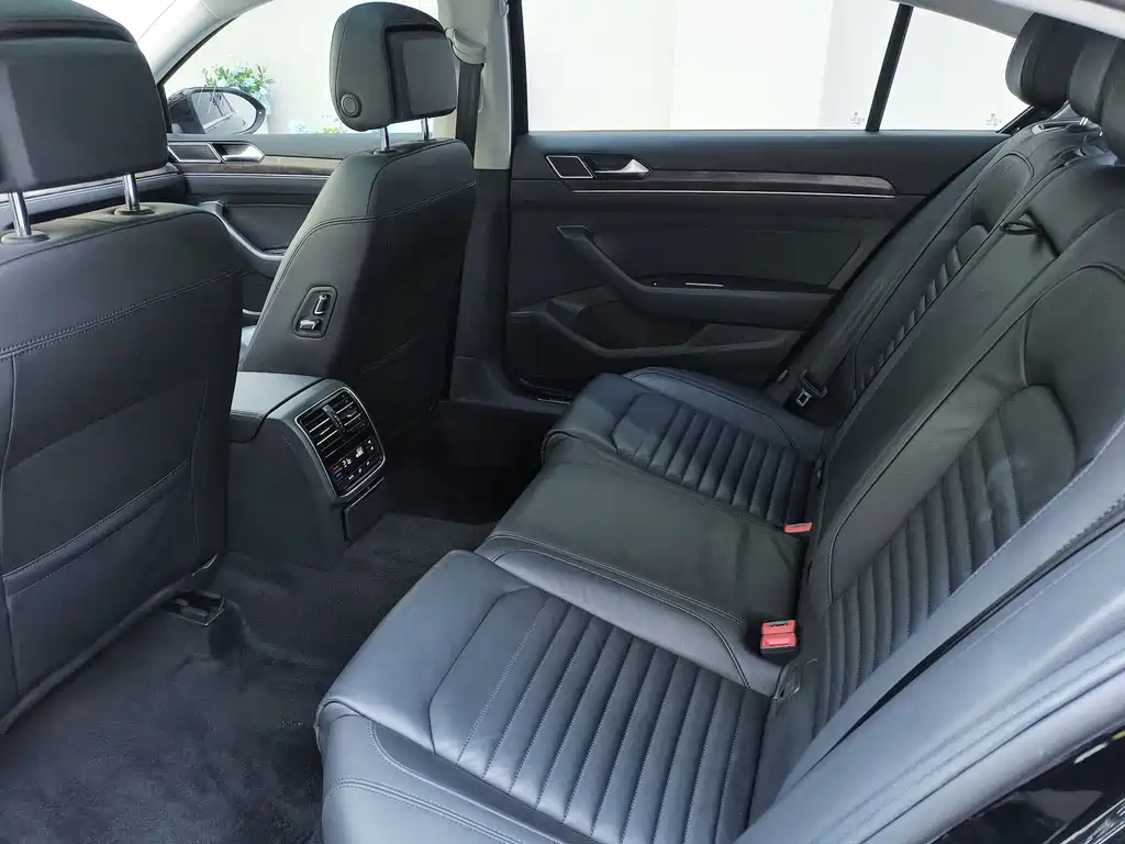 VOLKSWAGEN MAGOTAN 2018