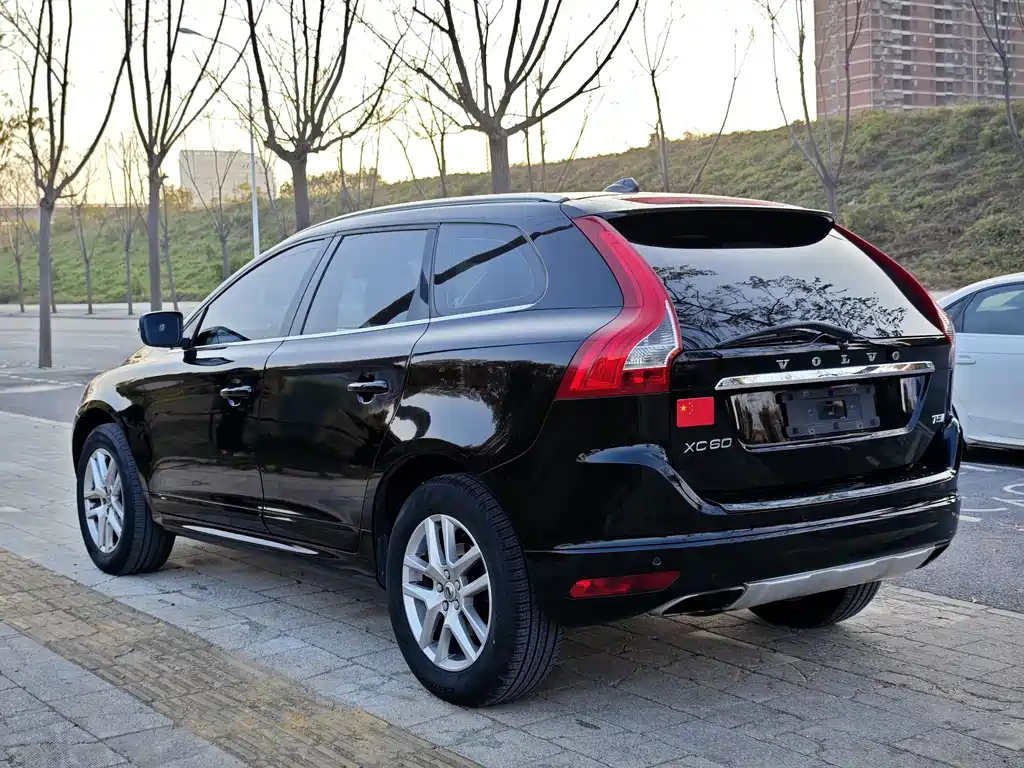VOLVO XC60 2017