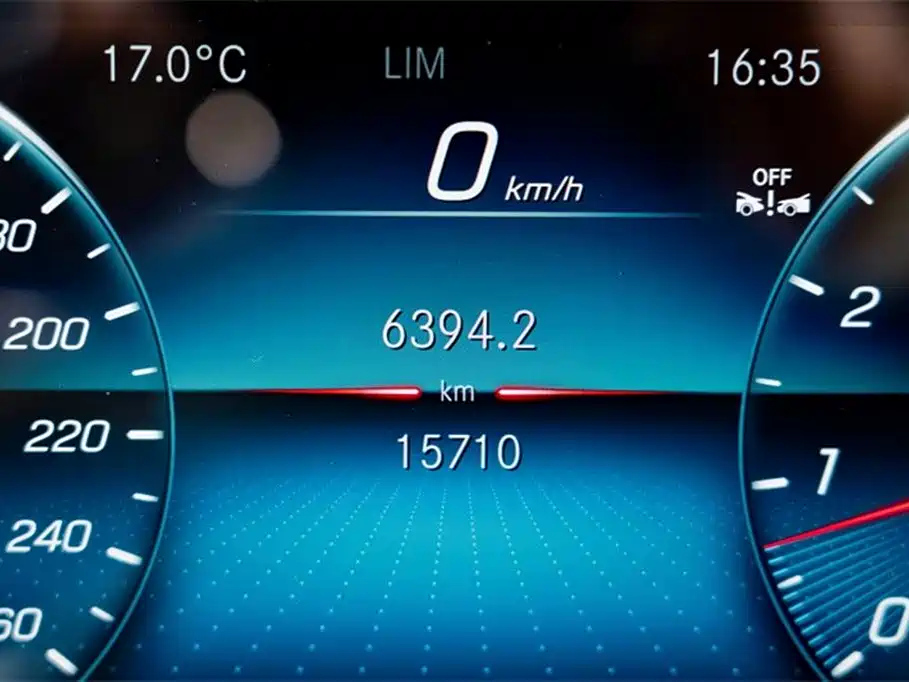 MERCEDES BENZ GLB 2023