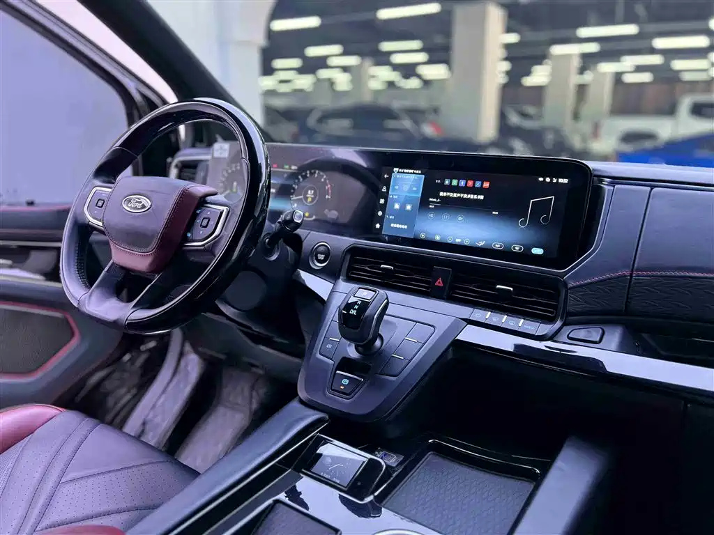 FORD TOUREO 2023