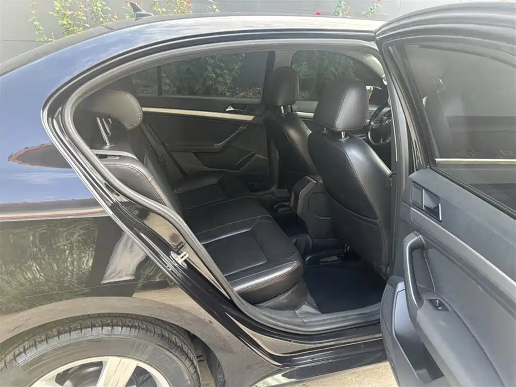 VOLKSWAGEN LAVIDA 2018