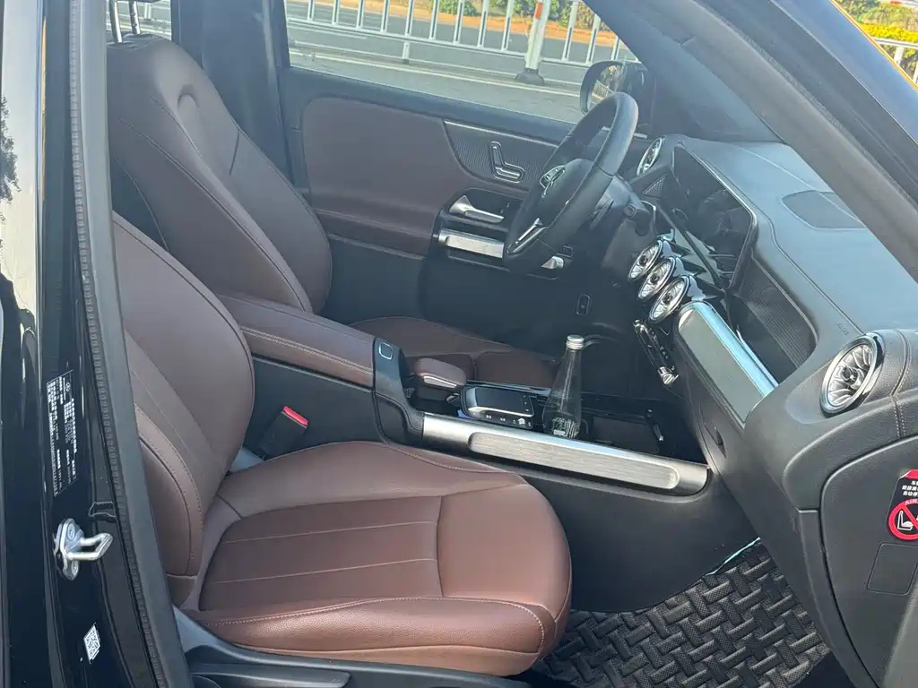 MERCEDES BENZ GLB 2023