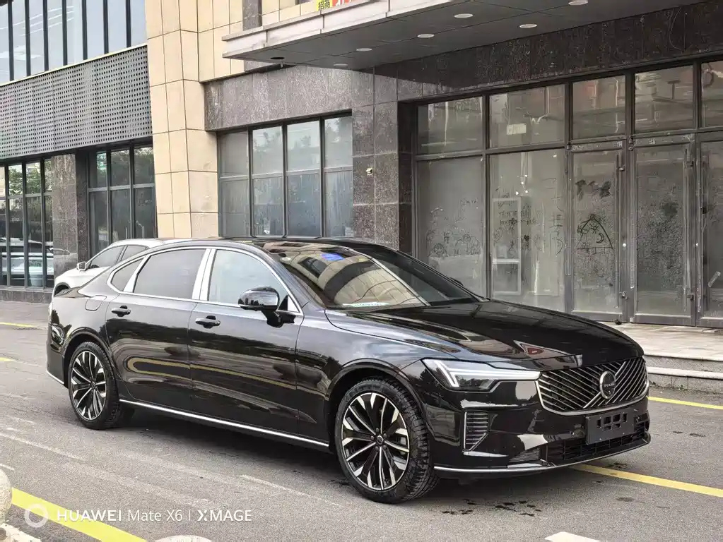 VOLVO S90 2025