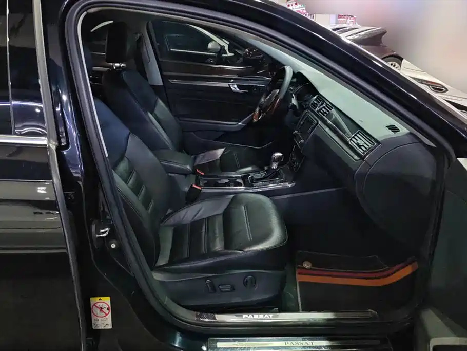 VOLKSWAGEN PASSAT 2017