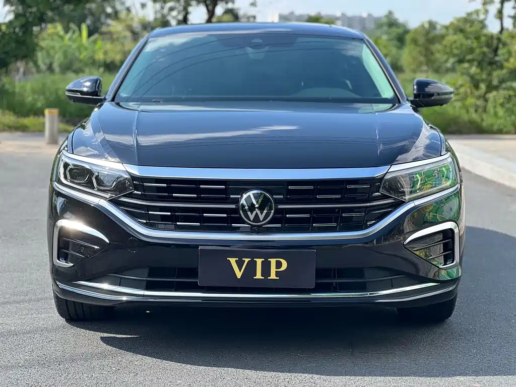 VOLKSWAGEN PASSAT 2025