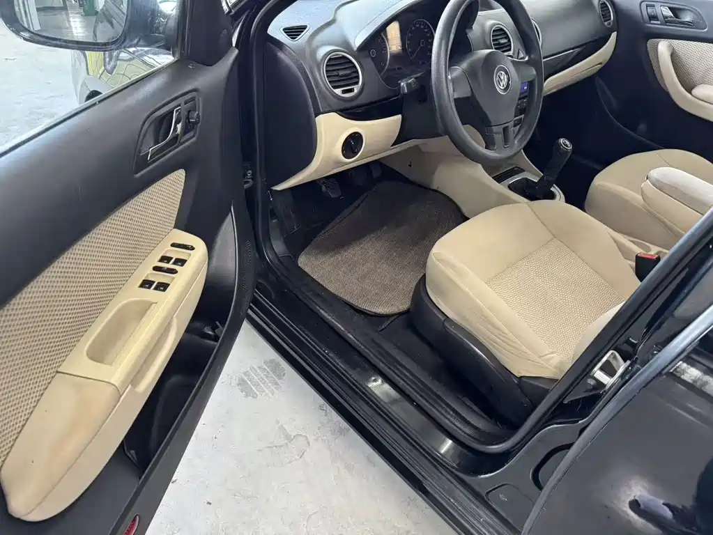 VOLKSWAGEN LAVIDA 2013