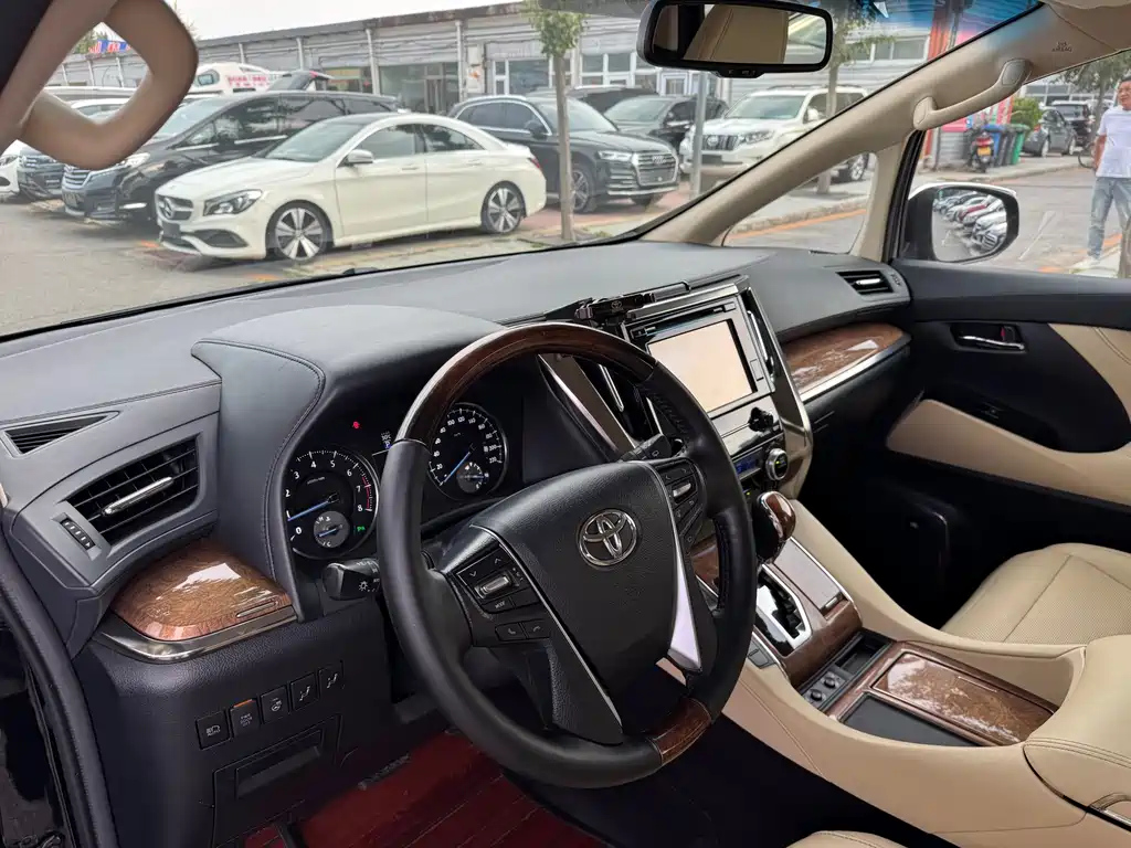 TOYOTA ALPHARD 2018