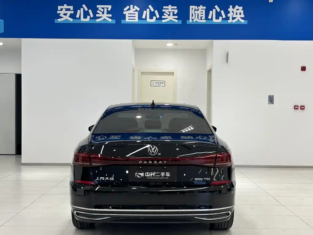 VOLKSWAGEN PASSAT 2024