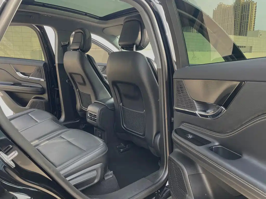 LINCOLN ADVENTURER 2020