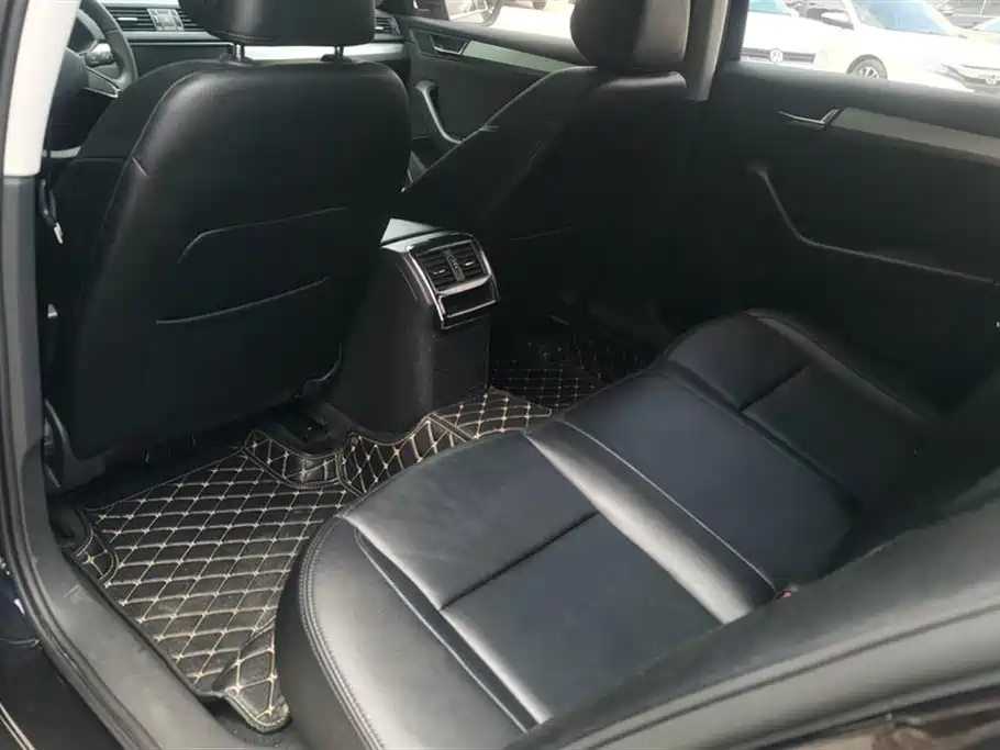 SKODA SUPERB 2016