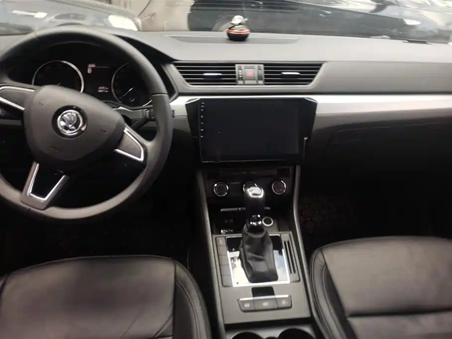 SKODA SUPERB 2016
