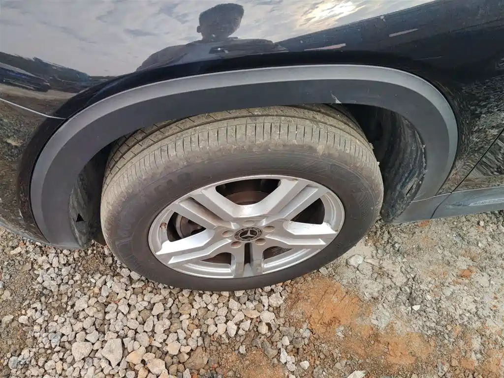 MERCEDES BENZ GLB 2023