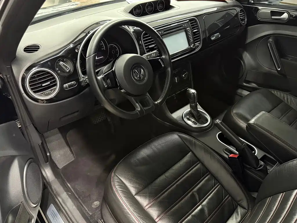 VOLKSWAGEN BEETLE 2014