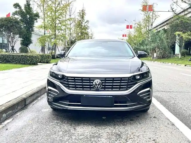 VOLKSWAGEN PASSAT 2025