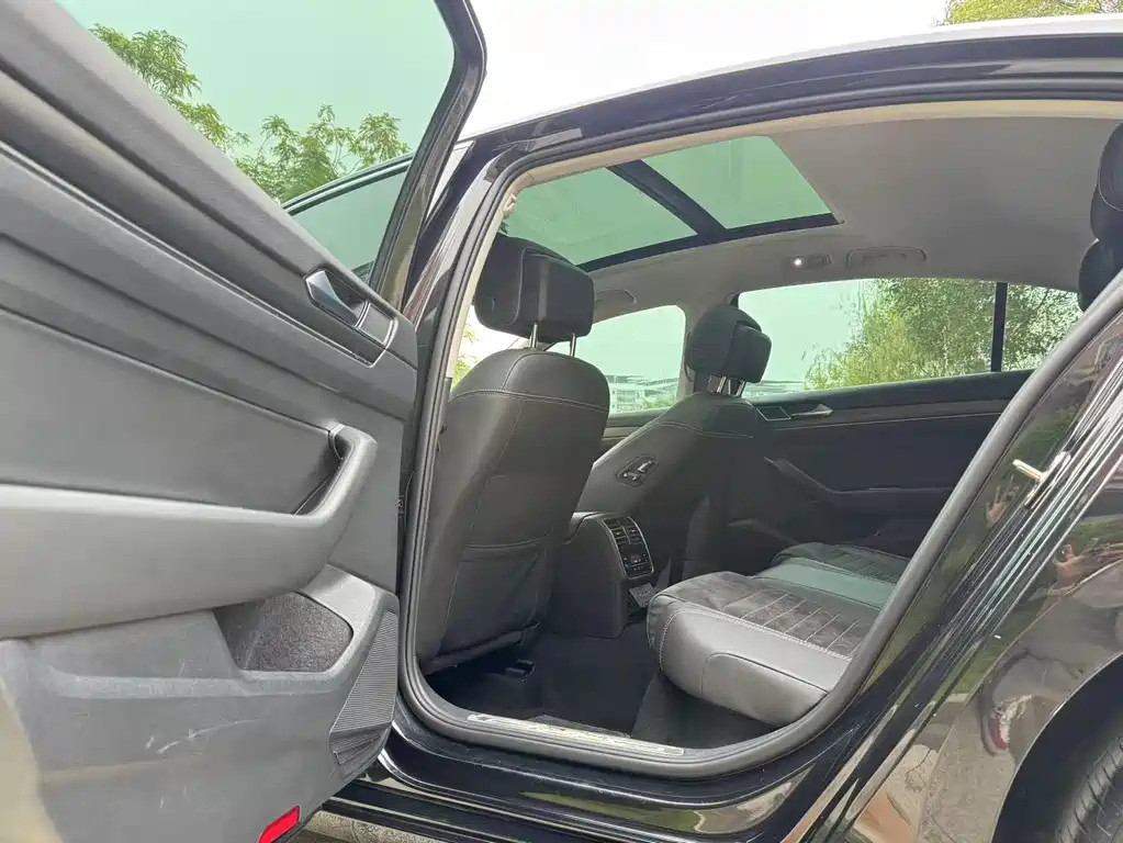 VOLKSWAGEN MAGOTAN 2021