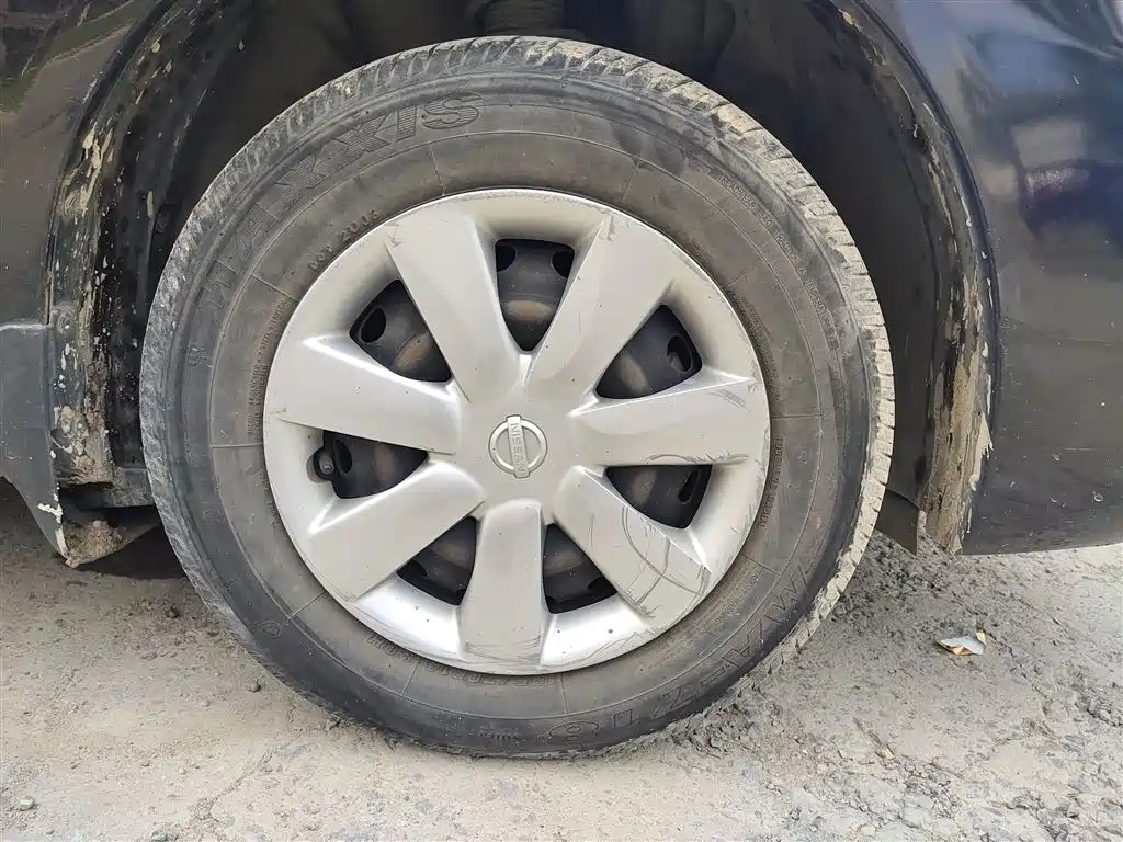 NISSAN SUNNY 2015