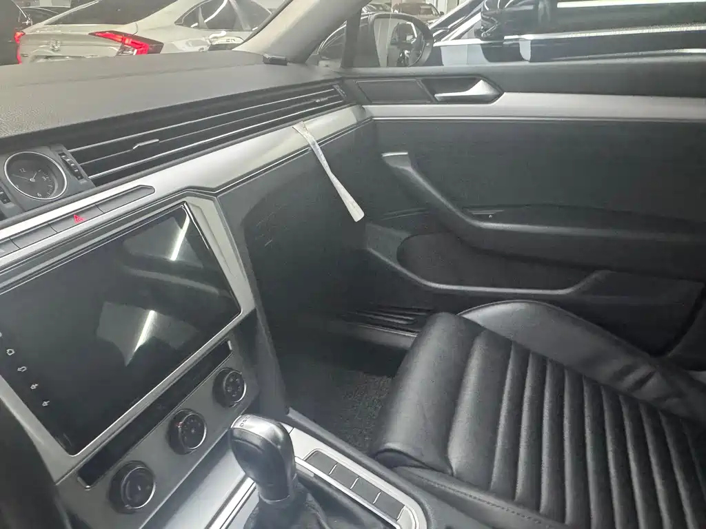 VOLKSWAGEN MAGOTAN 2019
