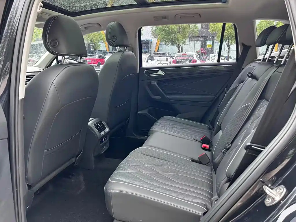 VOLKSWAGEN TIGUAN L 2023