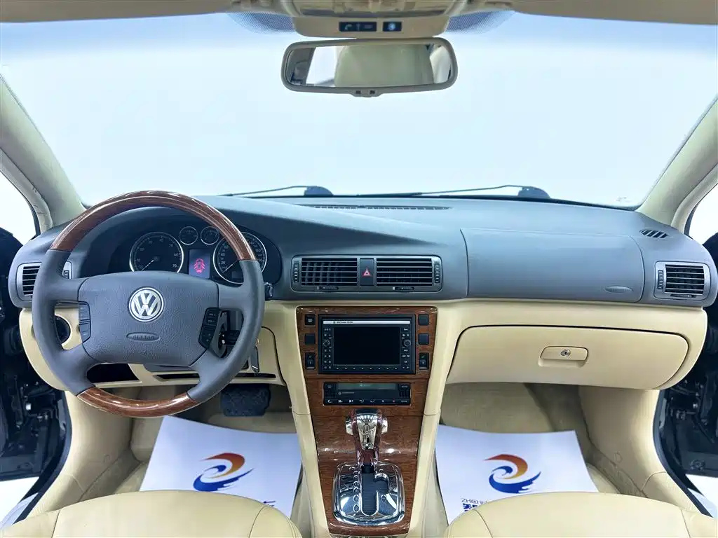 VOLKSWAGEN PASSAT LINGYU 2009