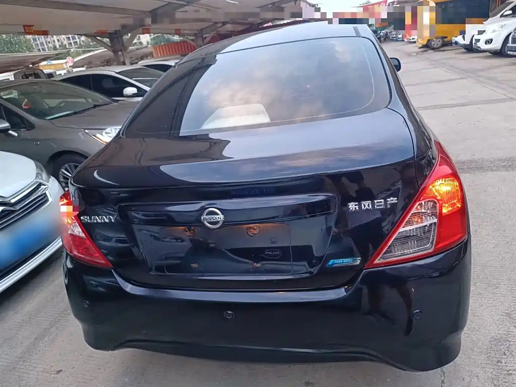 NISSAN SUNNY 2015