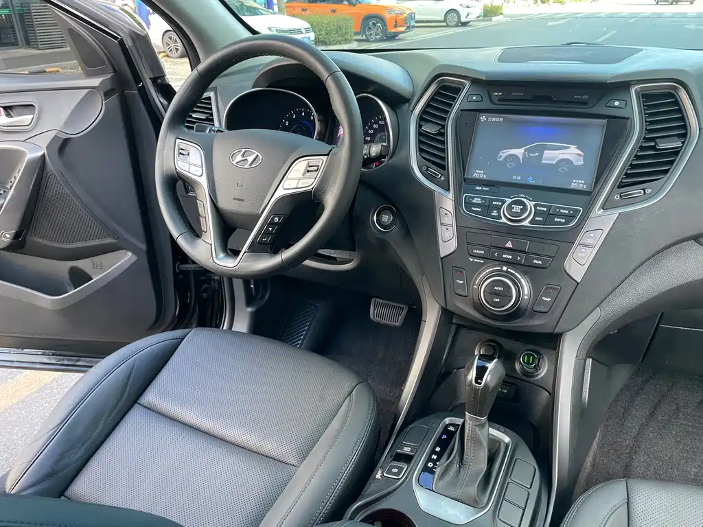 HYUNDAI SANTAFE 2015
