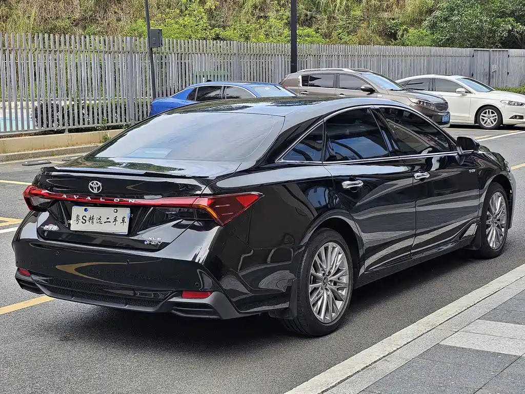 TOYOTA AVALON 2025