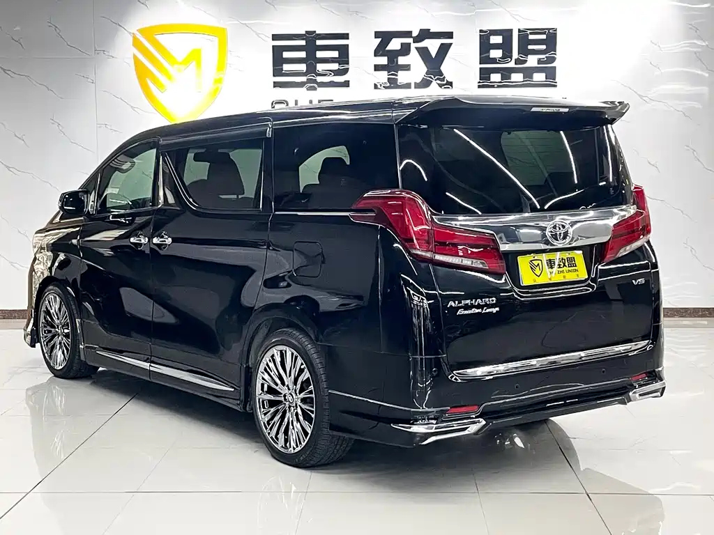 TOYOTA ALPHARD 2015