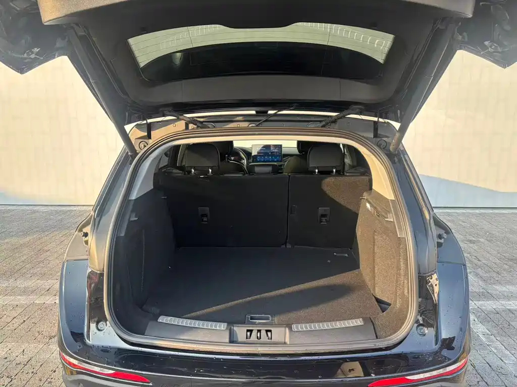 LINCOLN ADVENTURER 2022