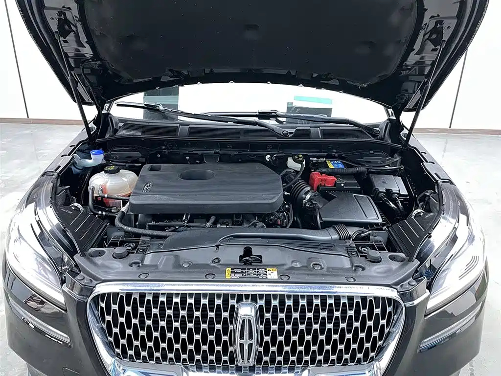 LINCOLN ADVENTURER 2020
