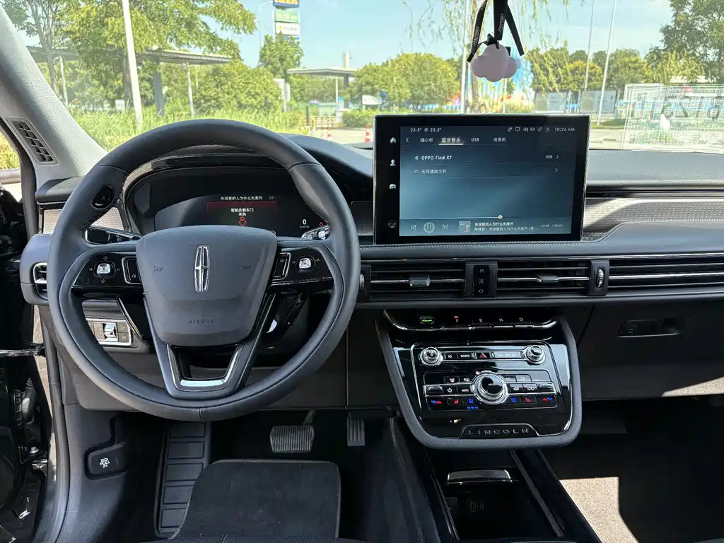 LINCOLN ADVENTURER 2022