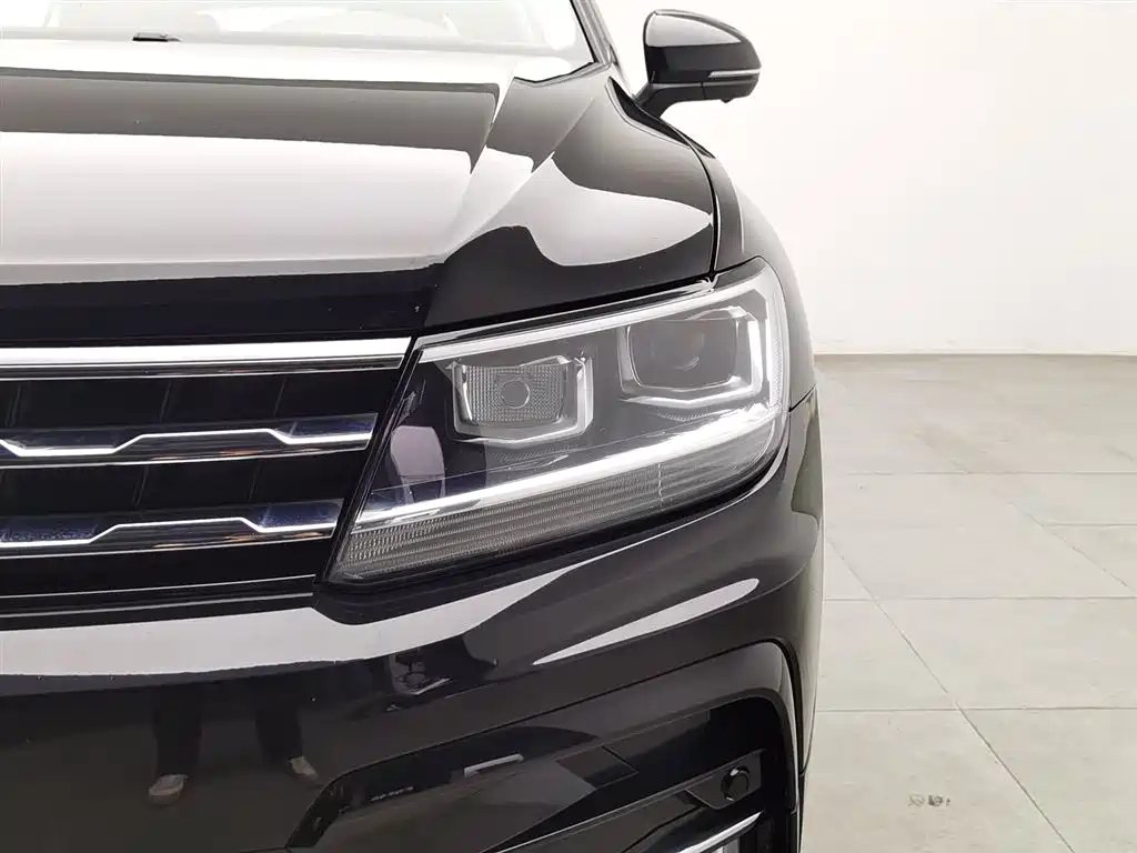 VOLKSWAGEN TIGUAN L 2021