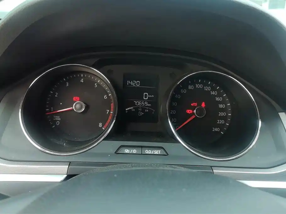 VOLKSWAGEN BORA 2018