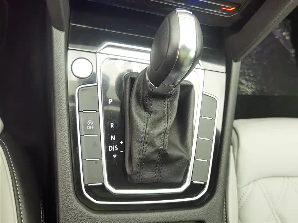 VOLKSWAGEN MAGOTAN 2023