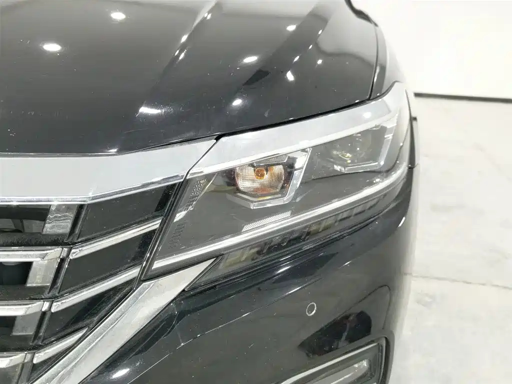 VOLKSWAGEN PASSAT 2019