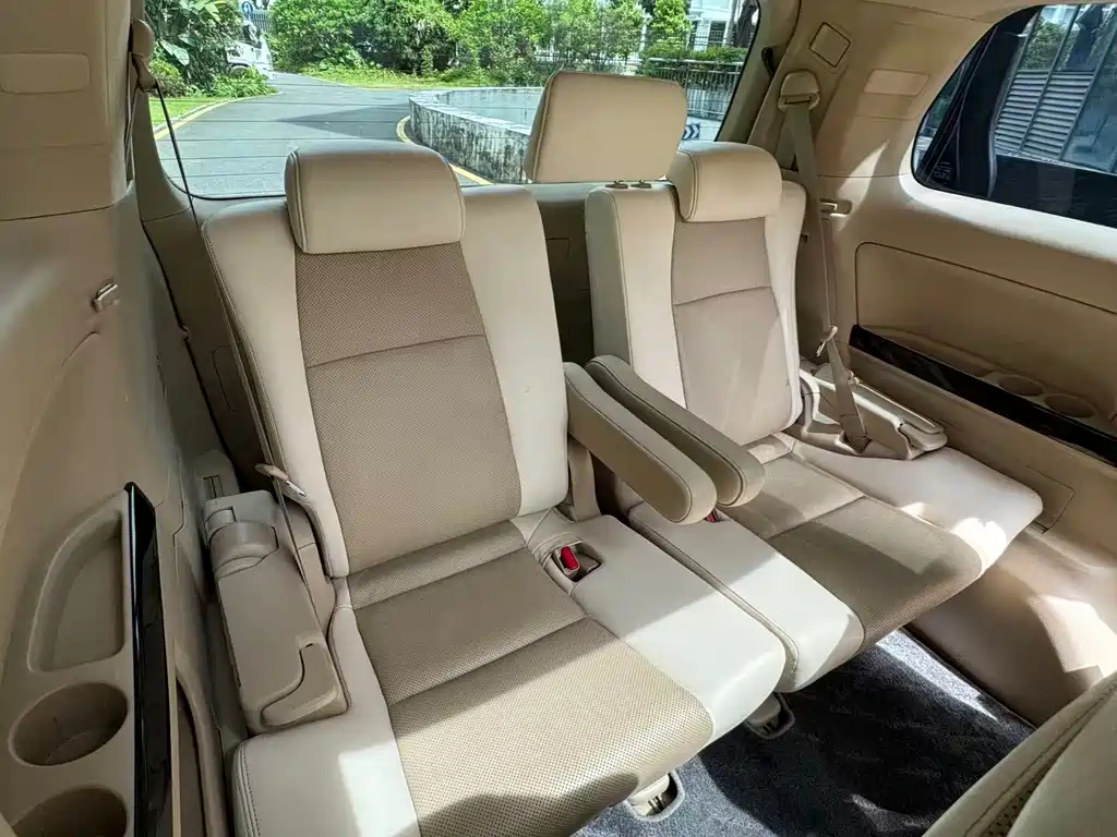 TOYOTA ALPHARD 2012