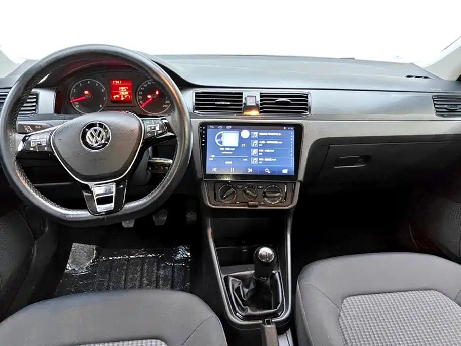 VOLKSWAGEN SANTANA 2017