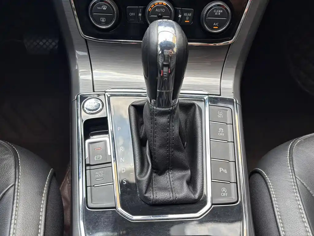 VOLKSWAGEN PASSAT 2017