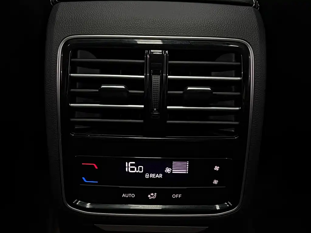 VOLKSWAGEN MAGOTAN 2023
