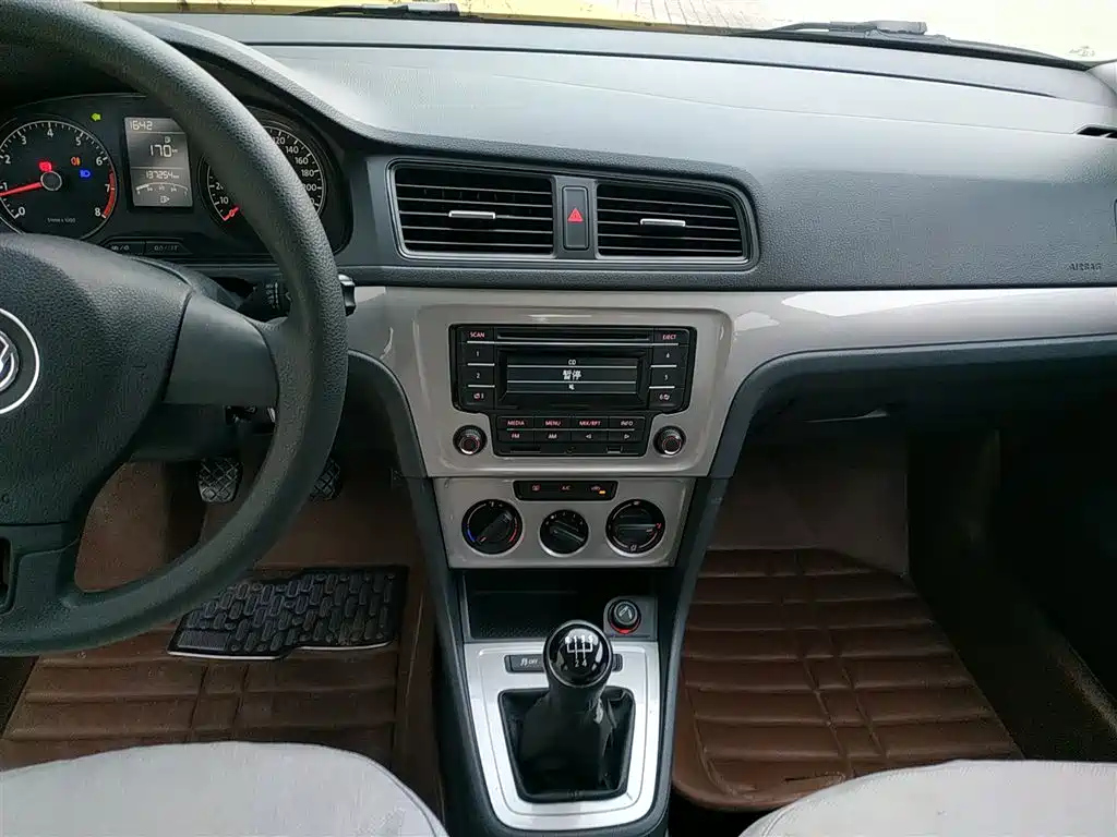 VOLKSWAGEN LAVIDA 2014
