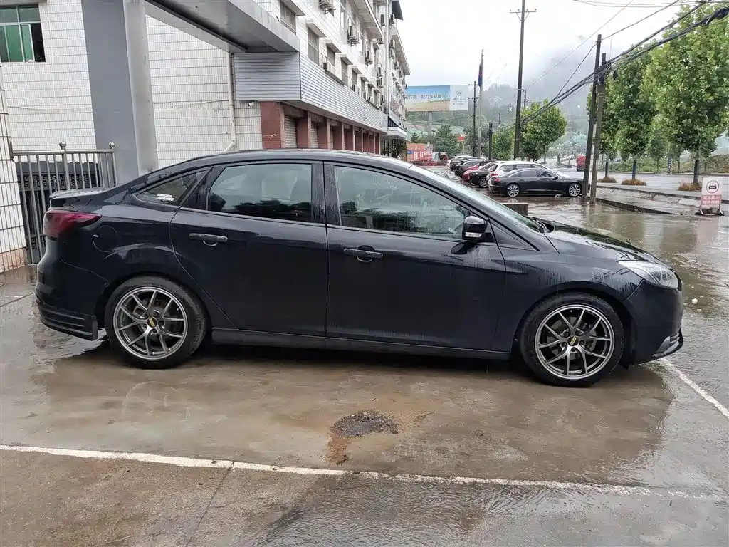 FORD FOCUS 2012