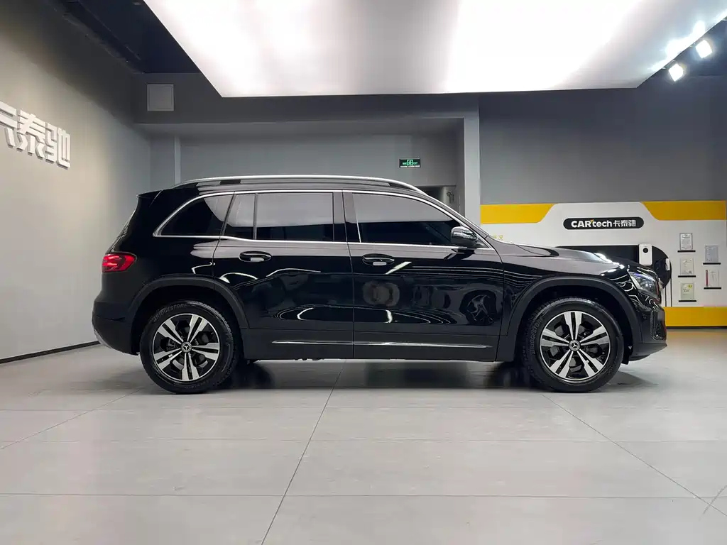 MERCEDES BENZ GLB 2024