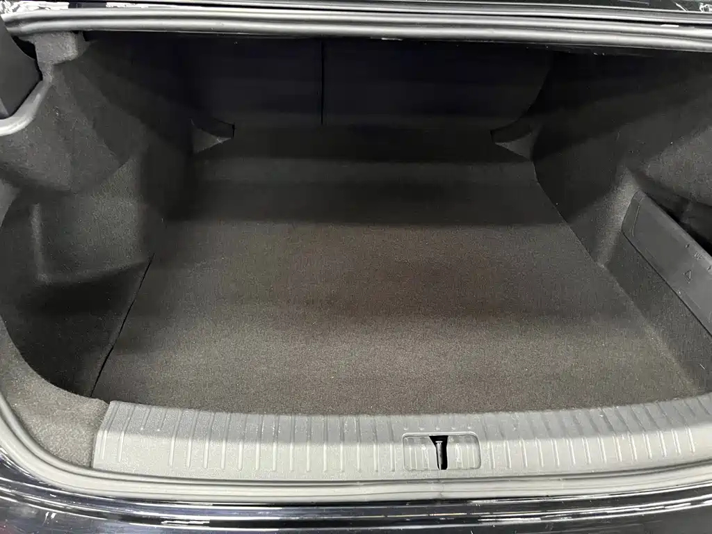 VOLKSWAGEN PASSAT 2023