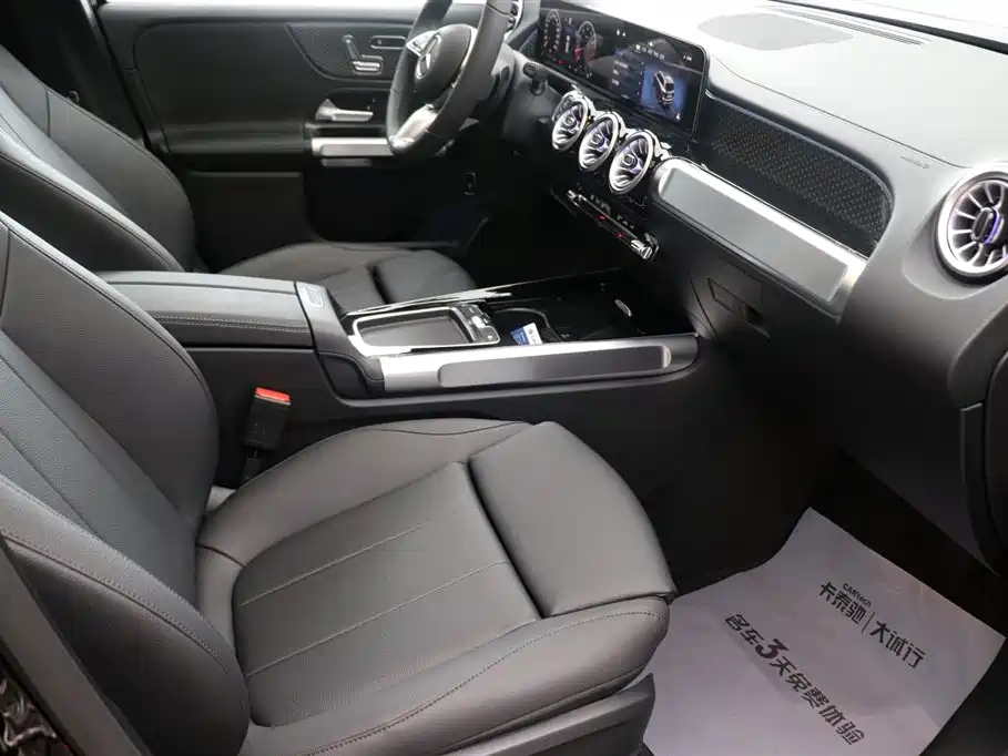 MERCEDES BENZ GLB 2025