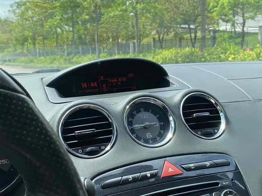 PEUGEOT RCZ 2011